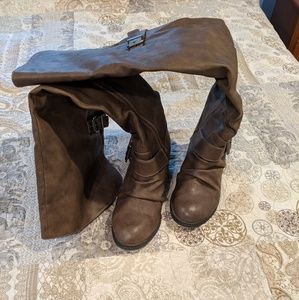 Knee hign boots